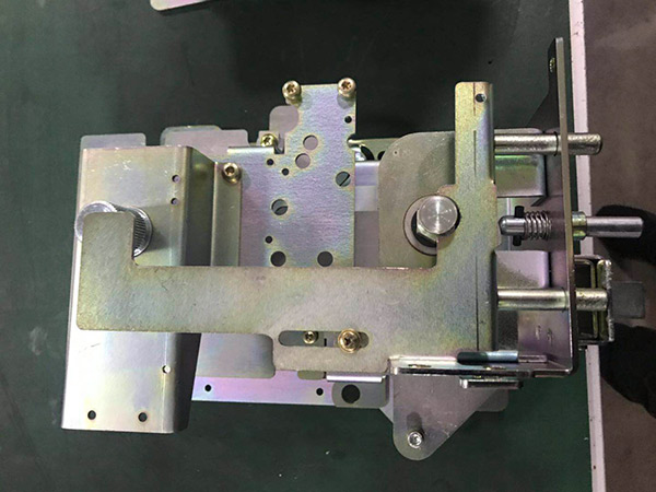 操作機構1